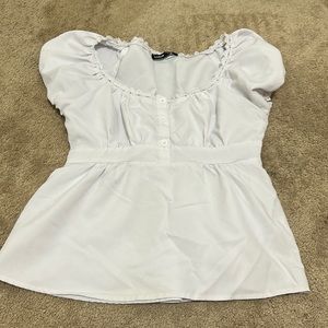 White flow top with buttons